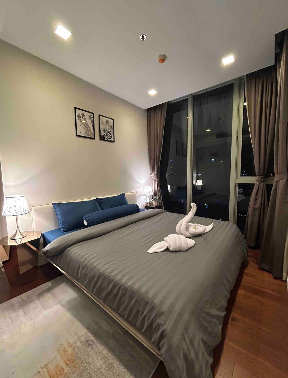 Luxury Hyde Condo 2 BR Soi11/Term21/BTSnana/Asok