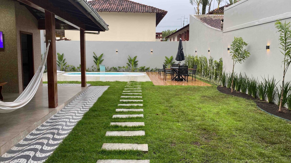 Sobrado na praia c/ piscina para famílias