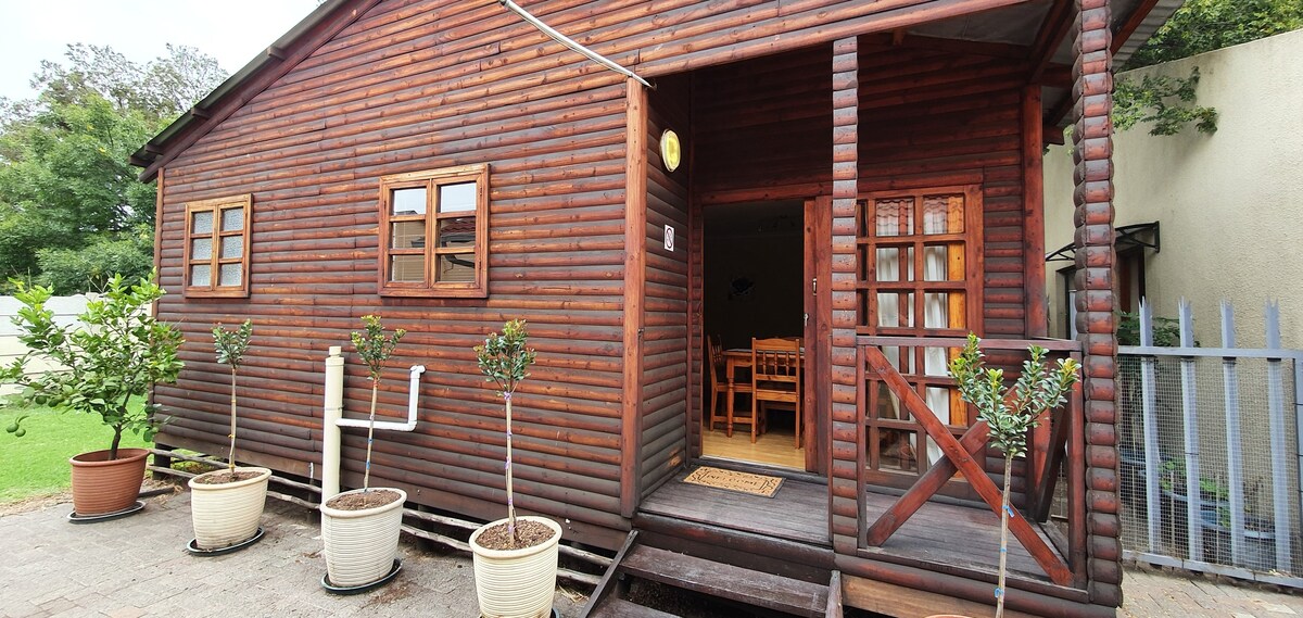 Jakaranda Cabin - Self Catering Apartment