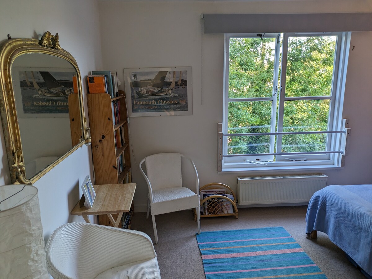 Charming Room in Falmouth Town