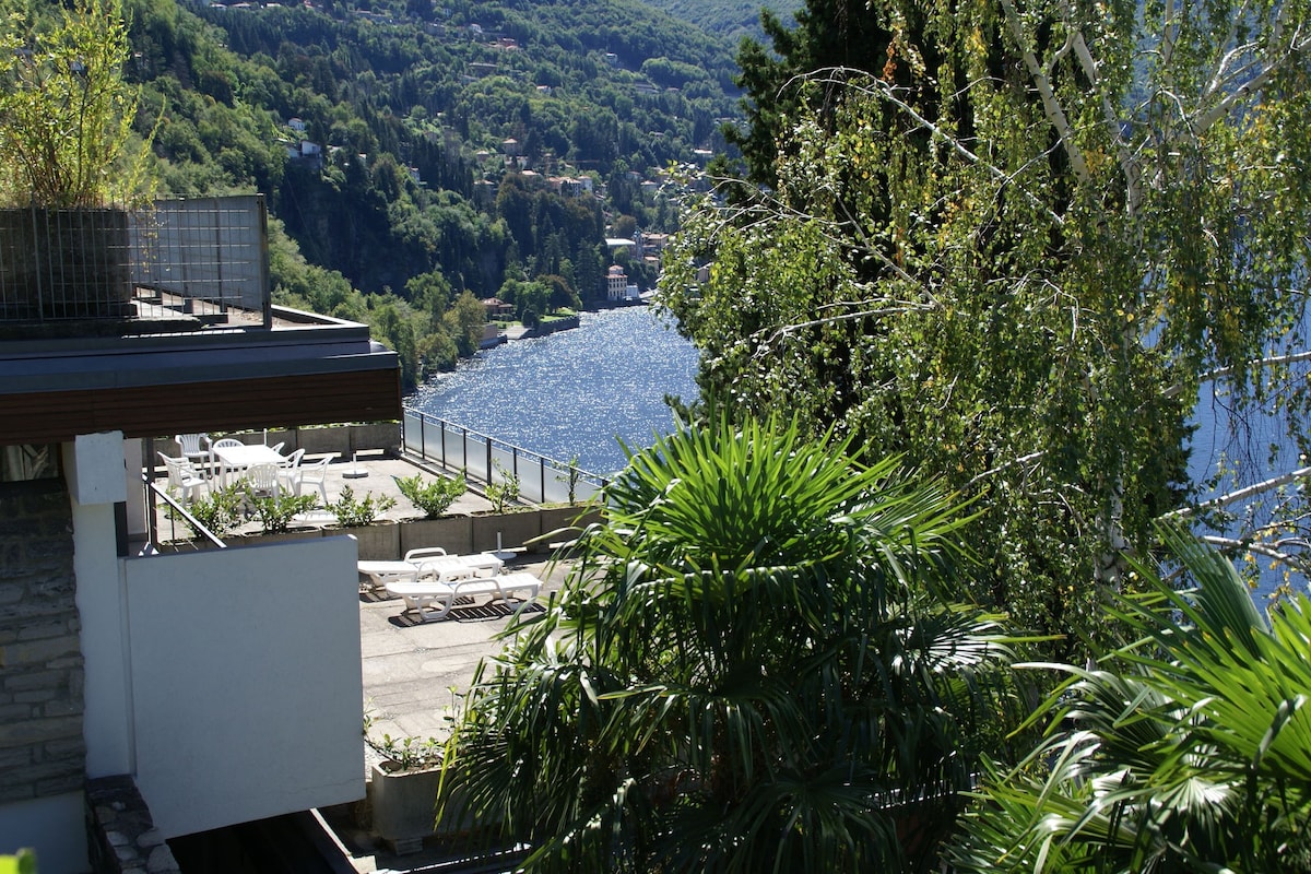 带阳台的度假屋，可容纳2-4人，靠近Pognana Lario附近的科莫湖畔