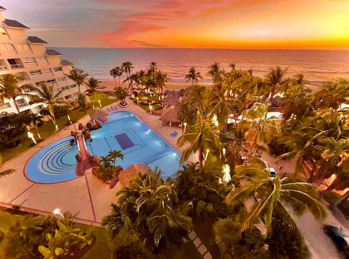 Beachfront, frente al mar, condominio de playa.