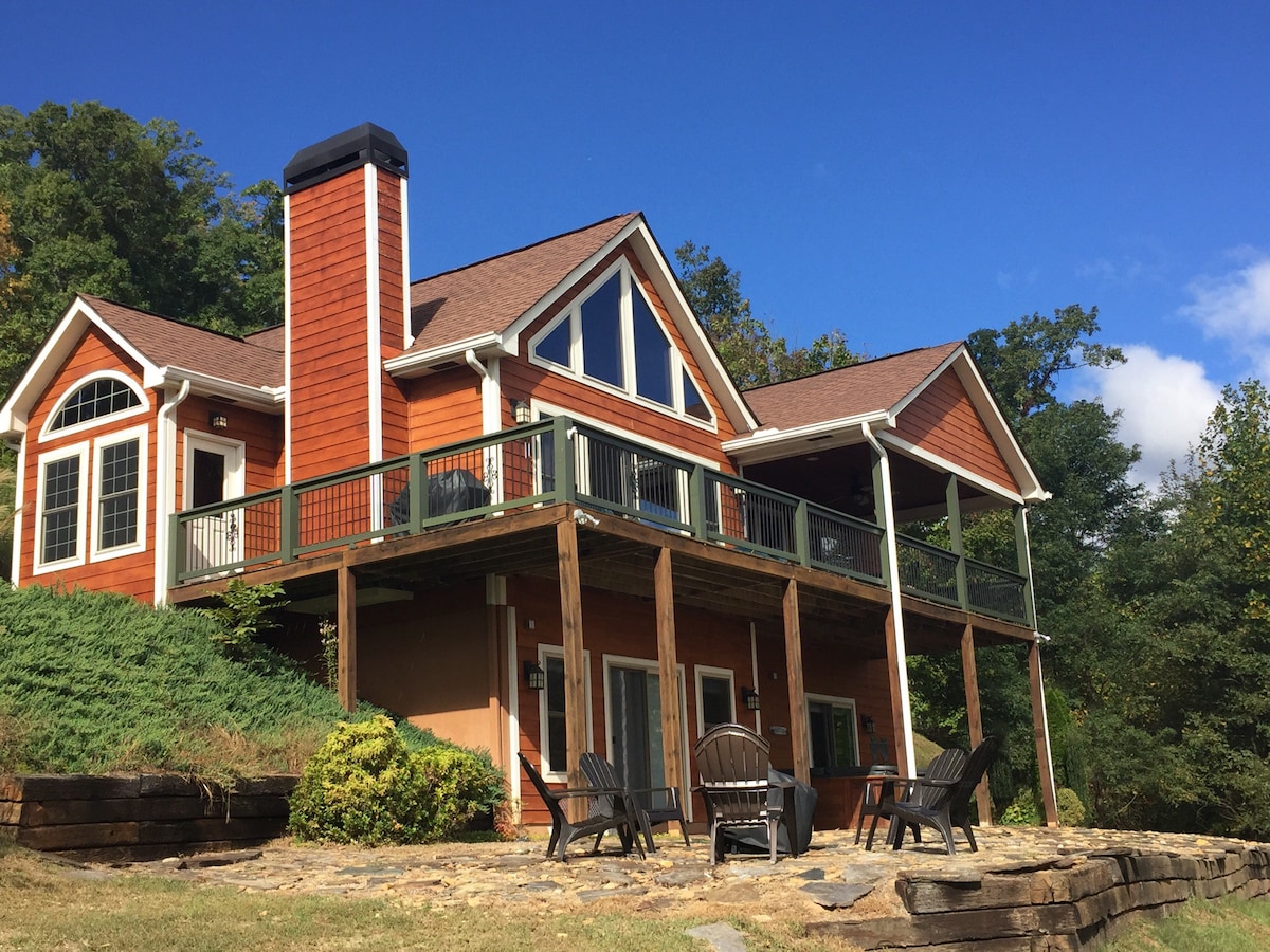 Stay at The Overlook - a Blueridge Mtn Getaway