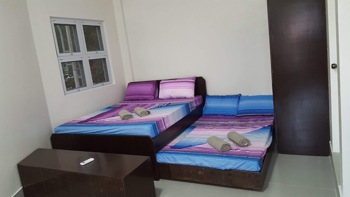 Galera的PR501 Yishun套房-2张标准双人床、空调、厨房