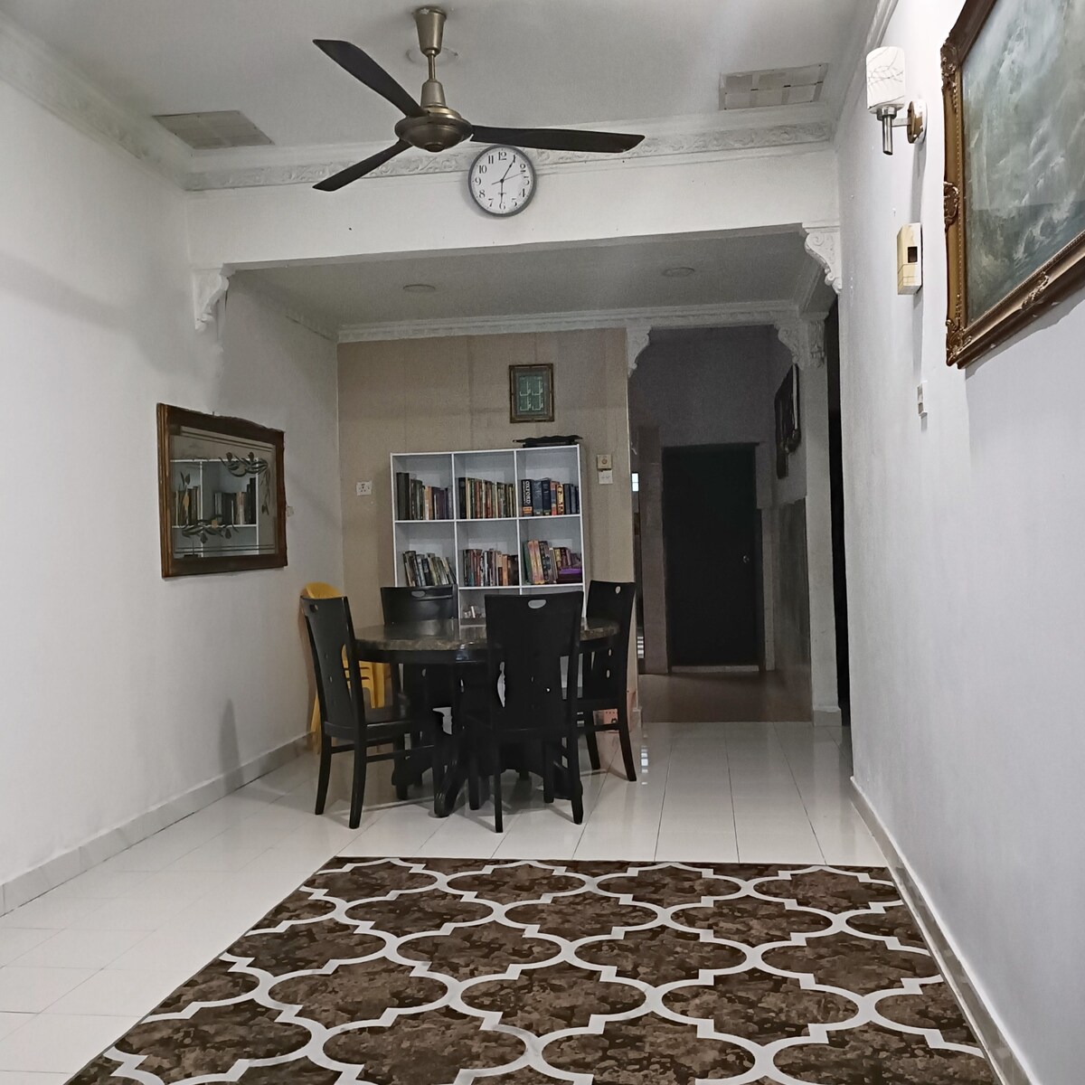 Spacious Homestay with calm surrounding