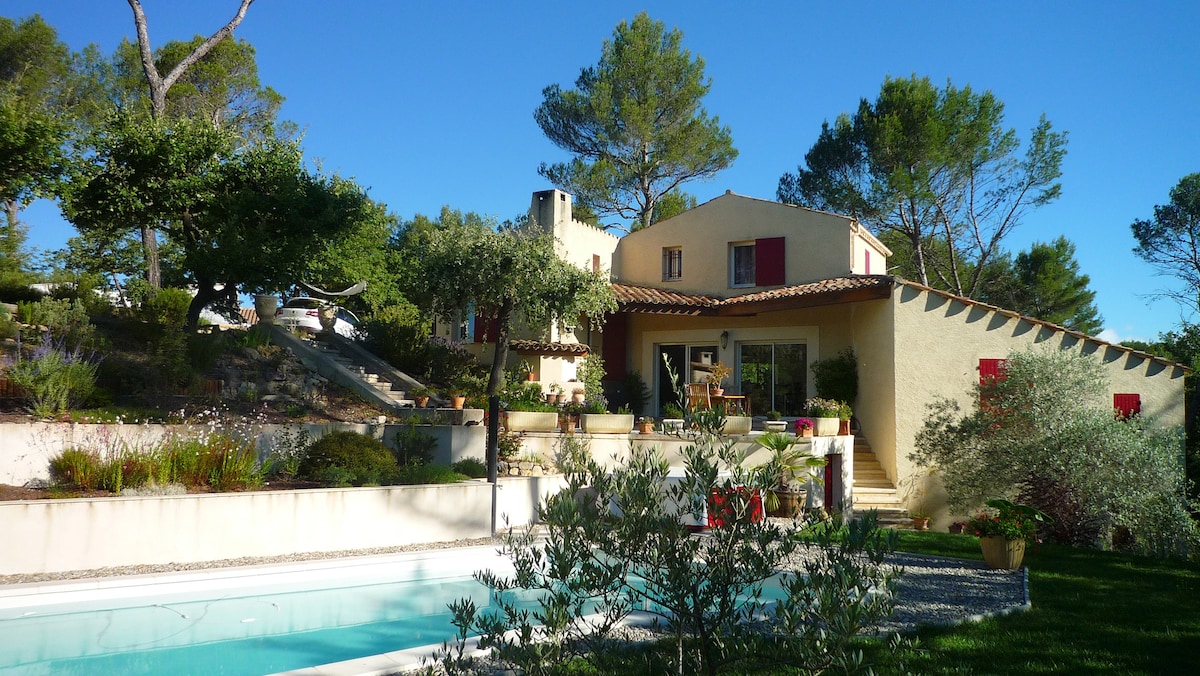 Villa au coeur de la Provence piscine et SPA