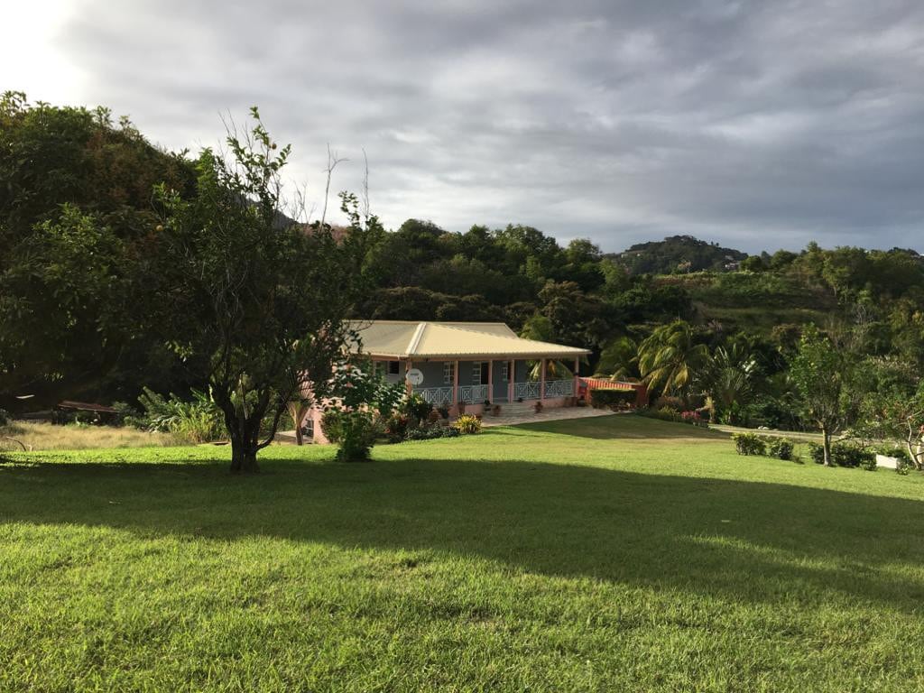 Belle maison créole avec grand jardin