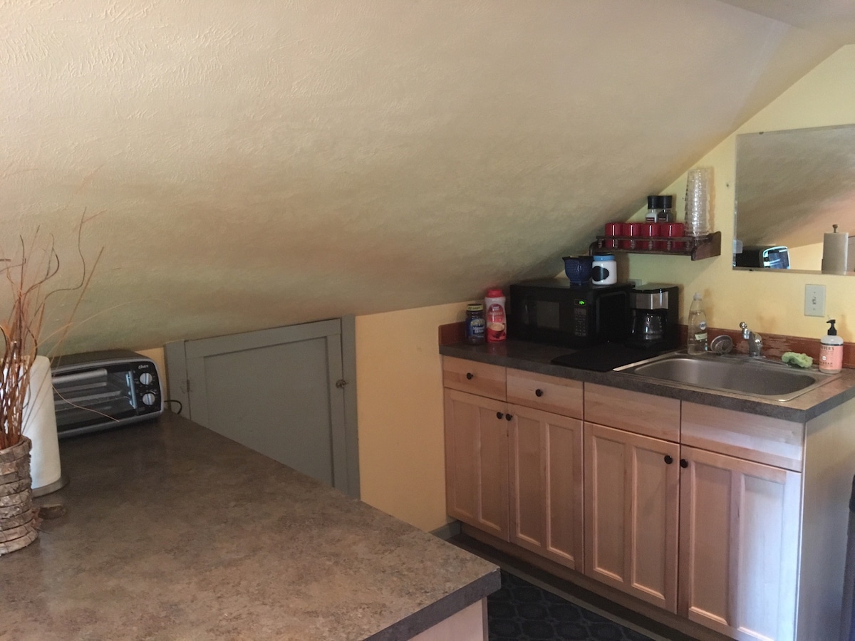 Downtown Attic Nook in Historic Home