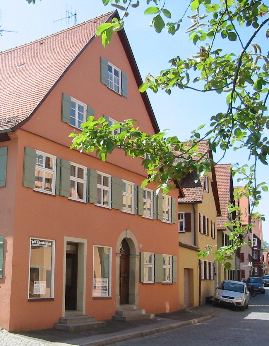 位于Dinkelsbühl的老城区的舒适公寓