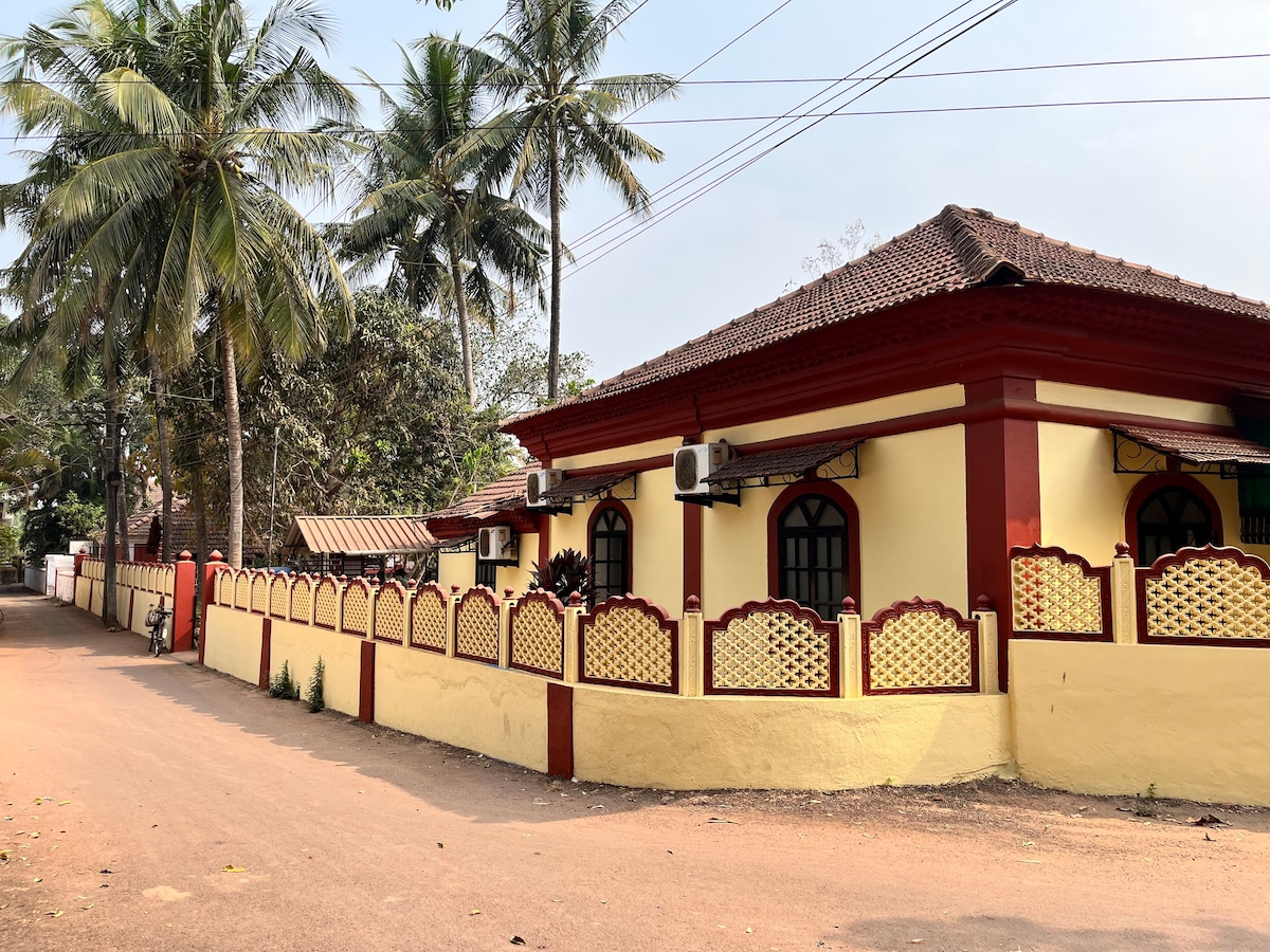 Well-maintained 120-year old Goan home in village