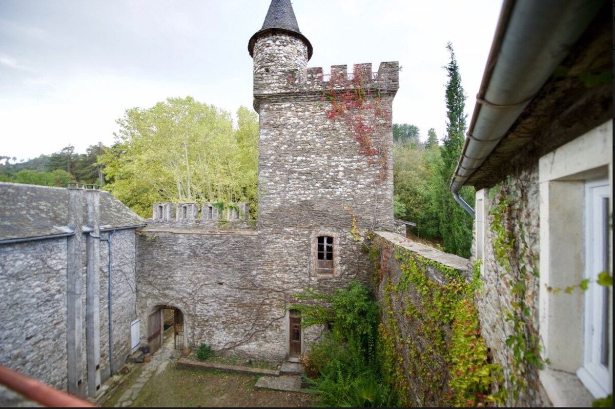 中世纪城堡「La Tour」住宿加早餐