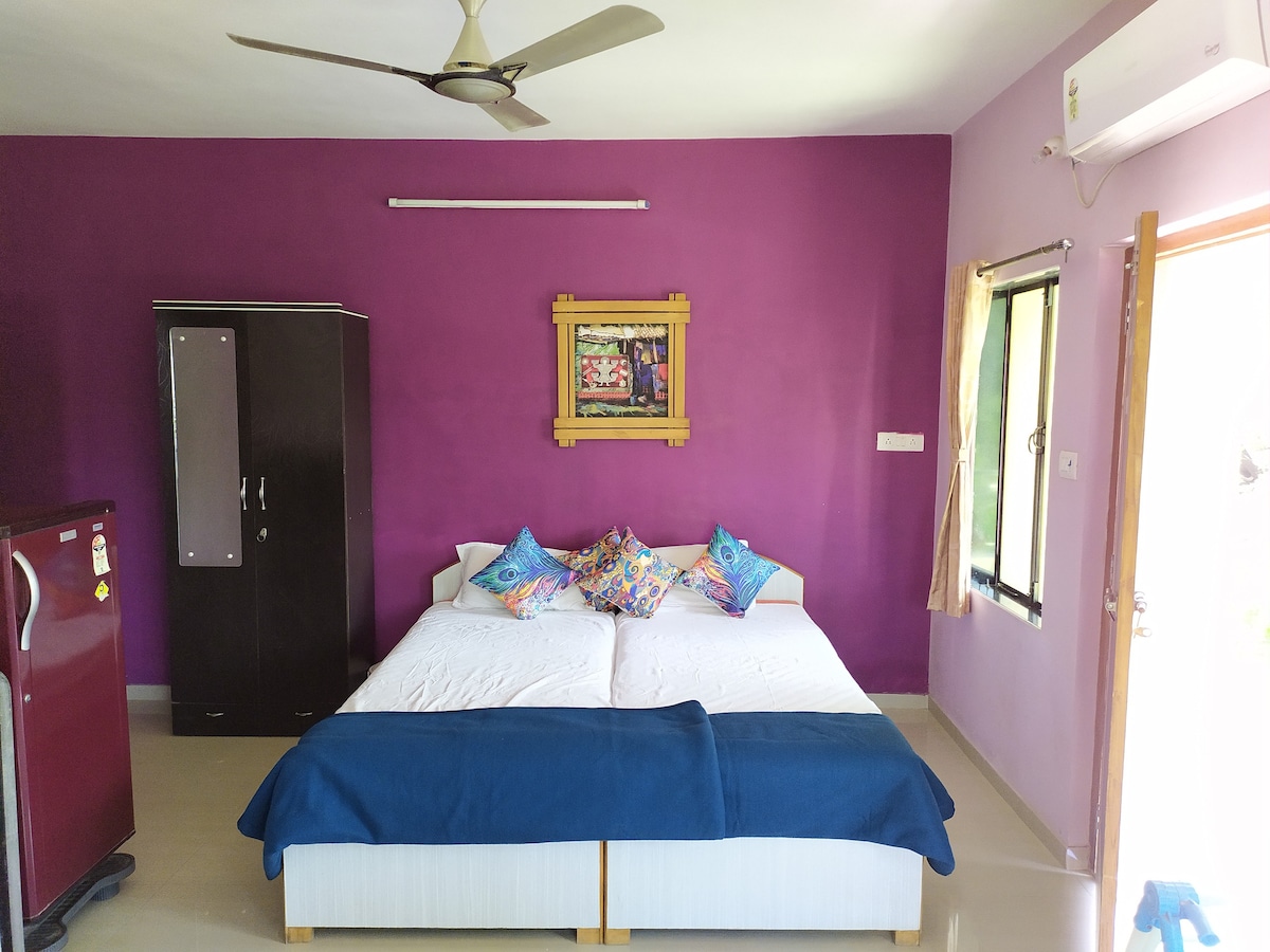 Alex Guest House Ganeshpuri / Luxury A/C Suite