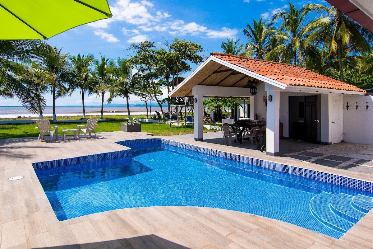 带私人游泳池的Playa Tivives海滨别墅