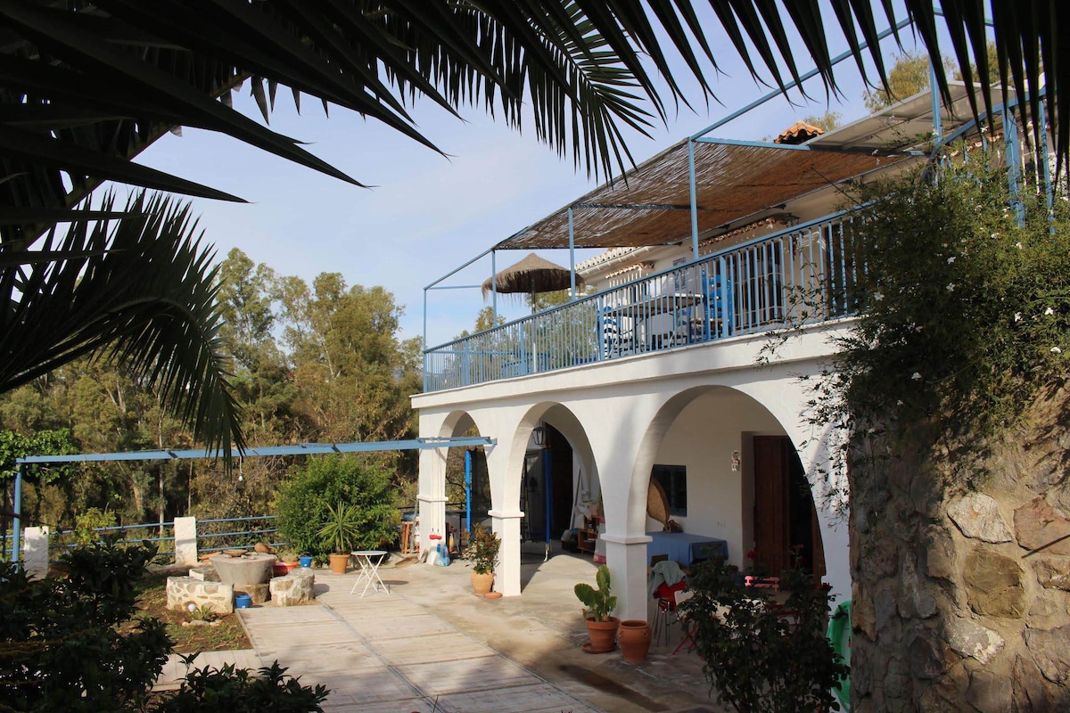 Casa rural con vistas. Habitación PERIANA.