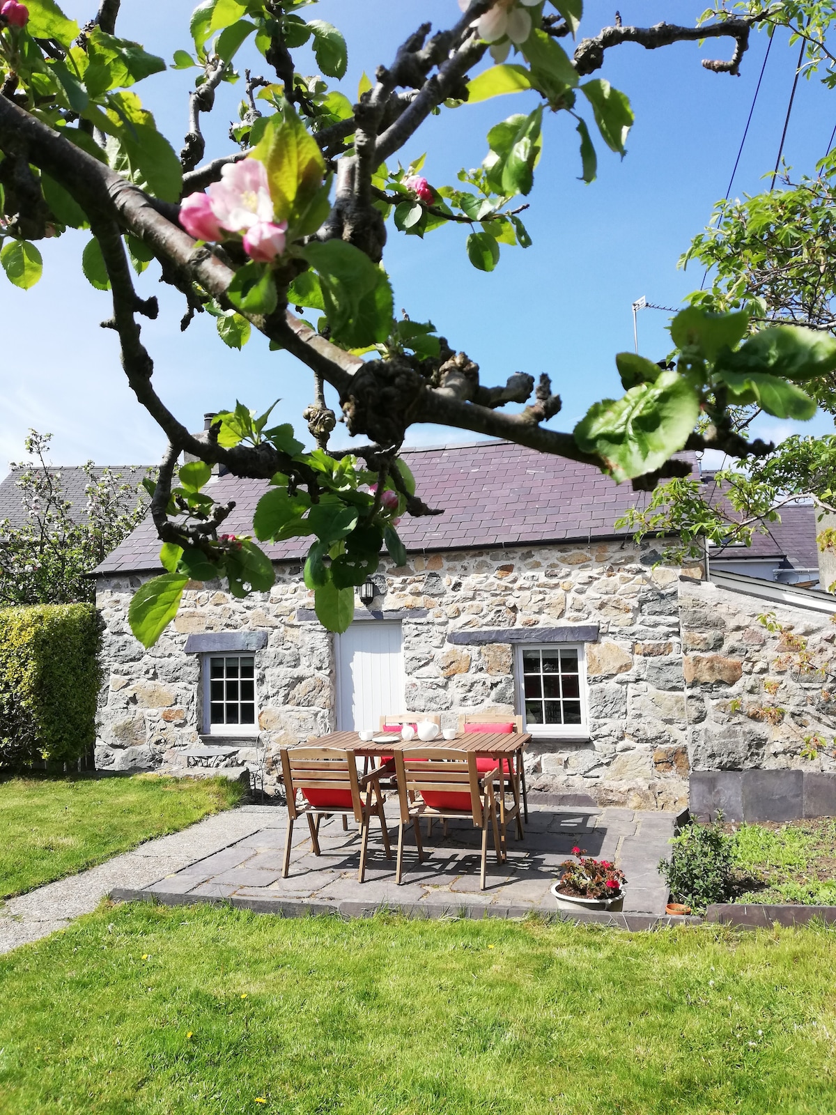 Traditional Welsh StoneTwo Bedroom Cottage.