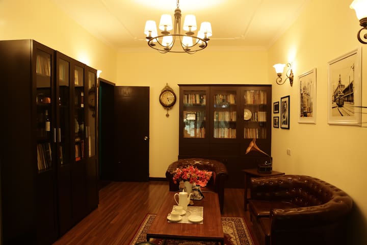 民国风大客厅,可以朋友们一起聊天,也可以一个人看看书,发发呆