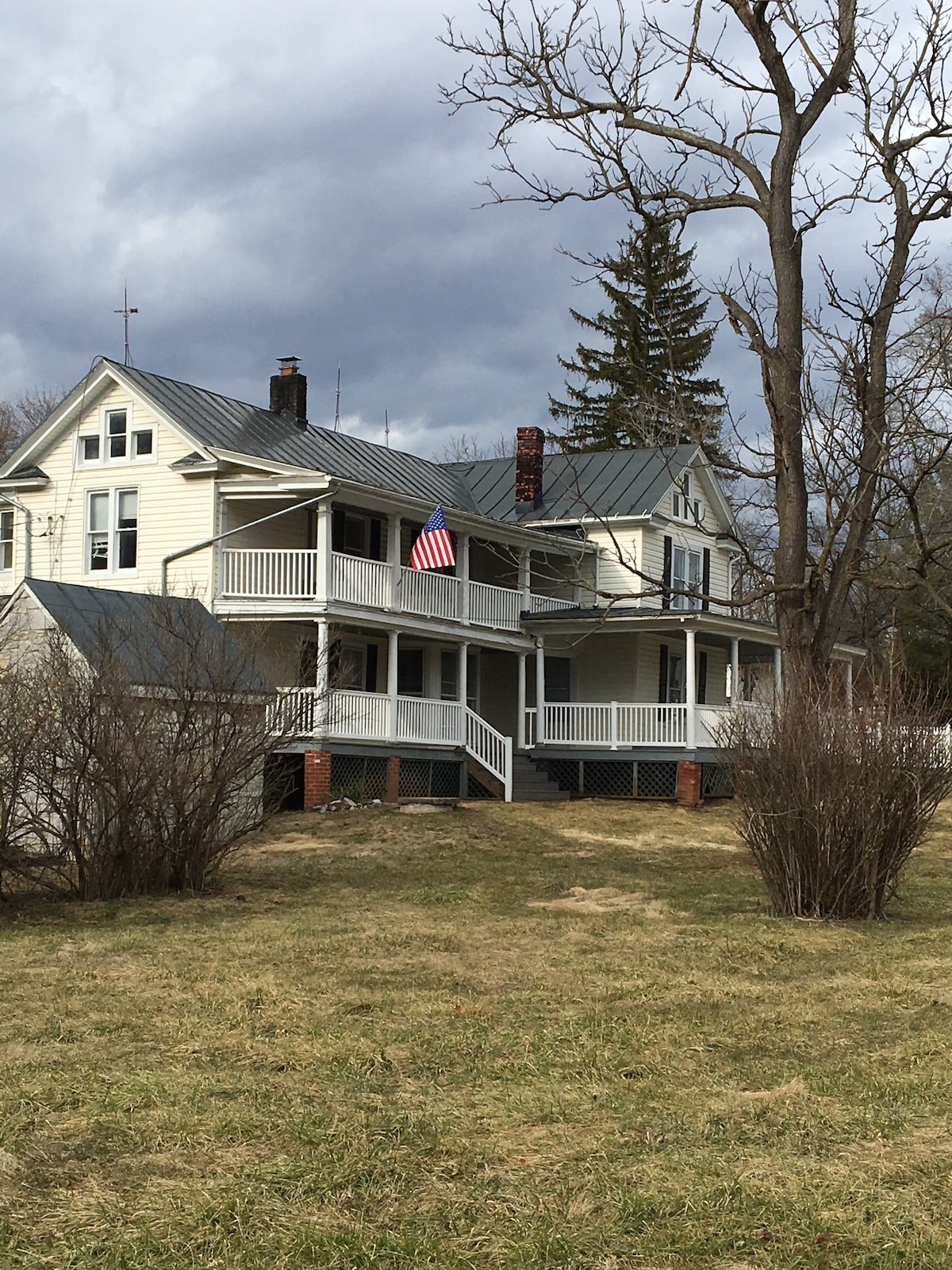 Springdale Mill Farmhouse with Spa House