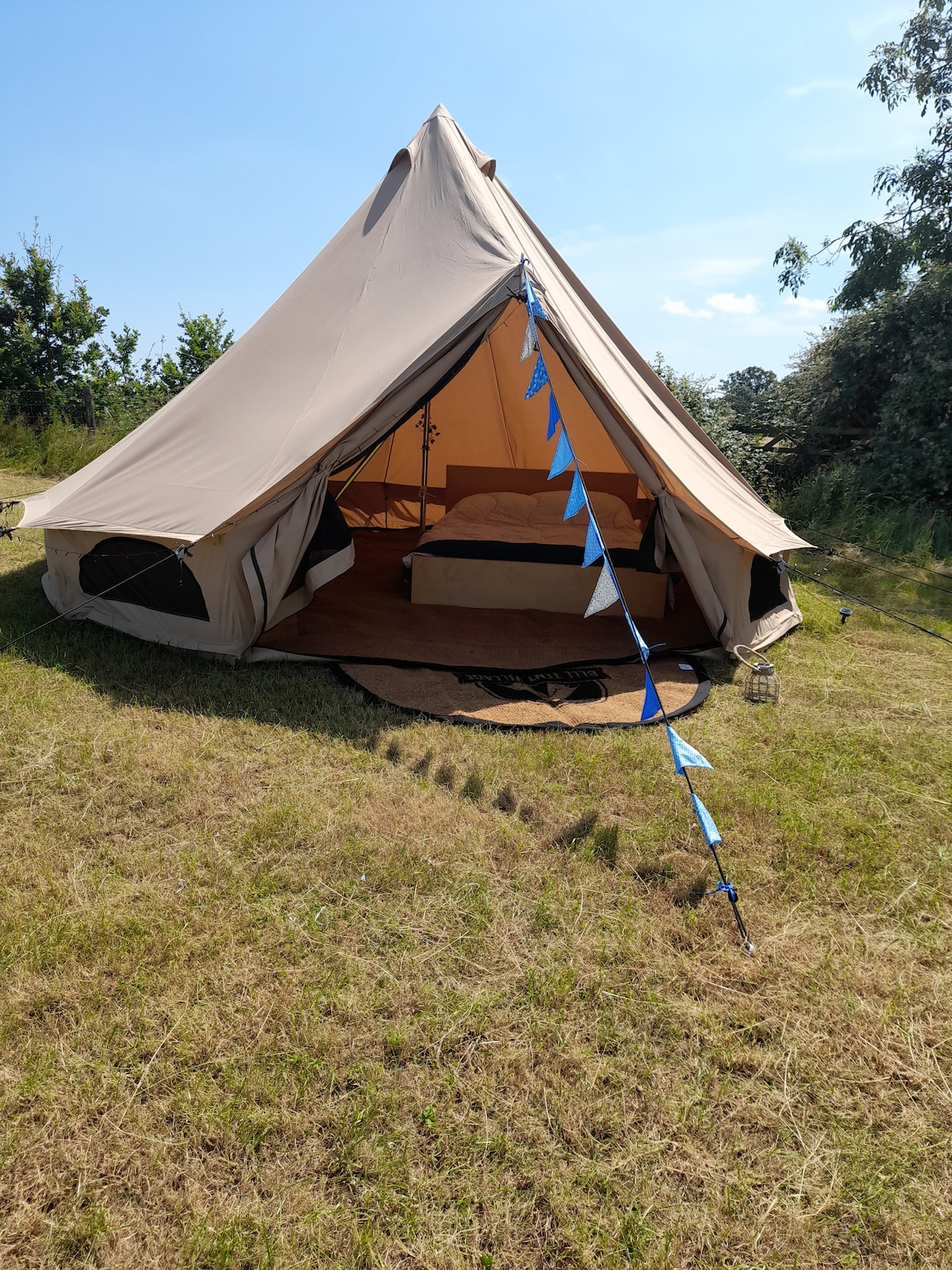 Traditional bell tent sleeps 4 in rural Tenterden