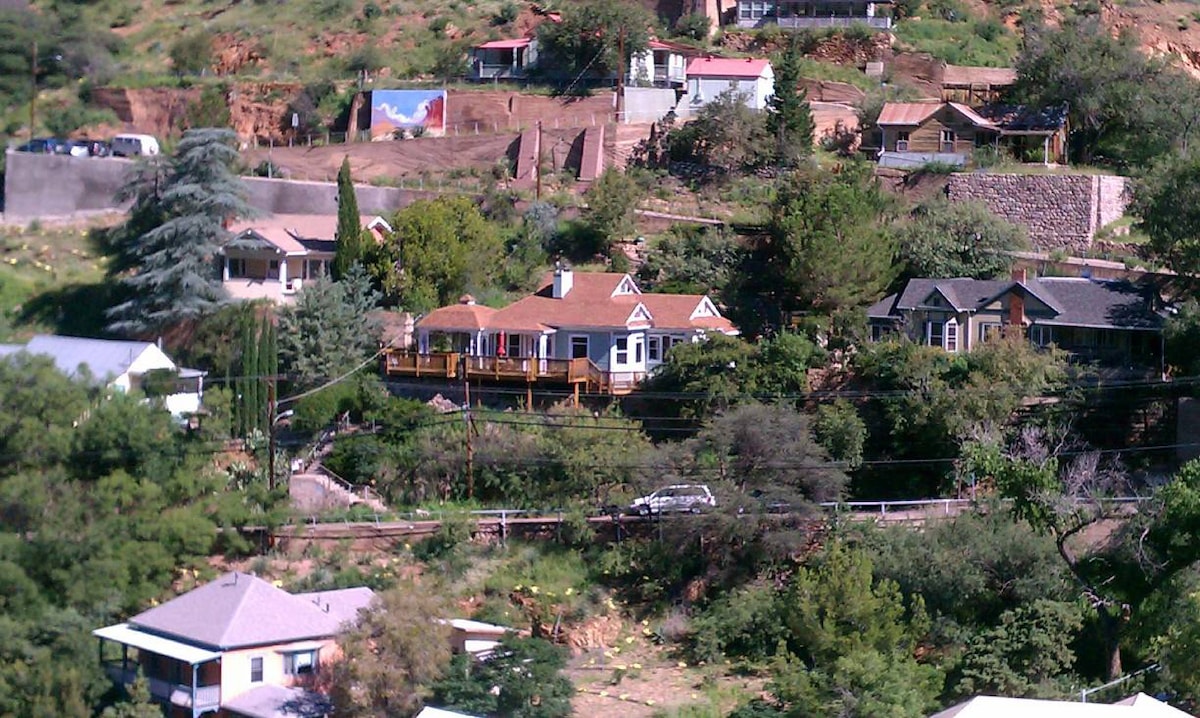 The Perfect Weekender Victorian with views & deck!