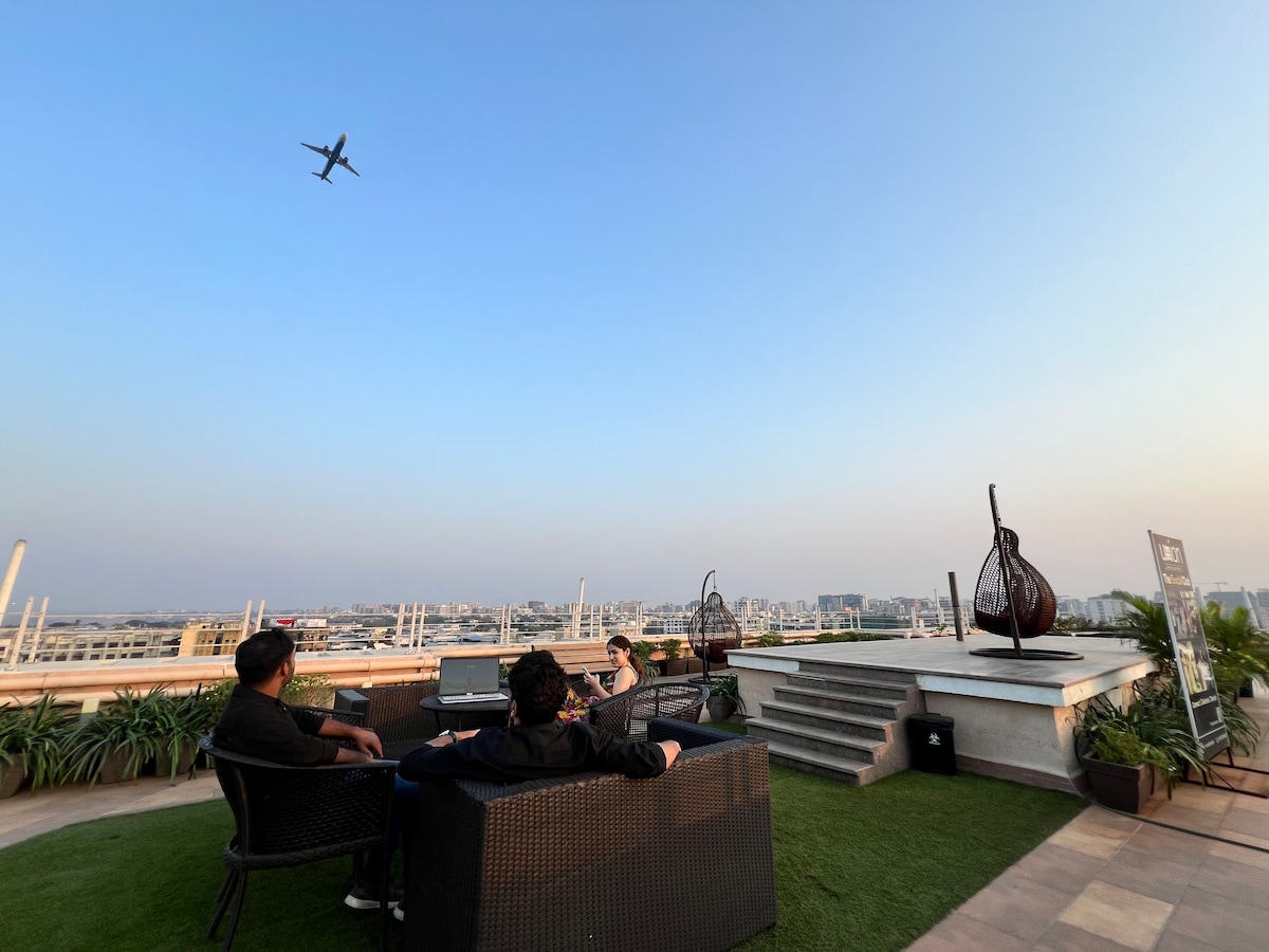 Juhu Rooftop with Gateway