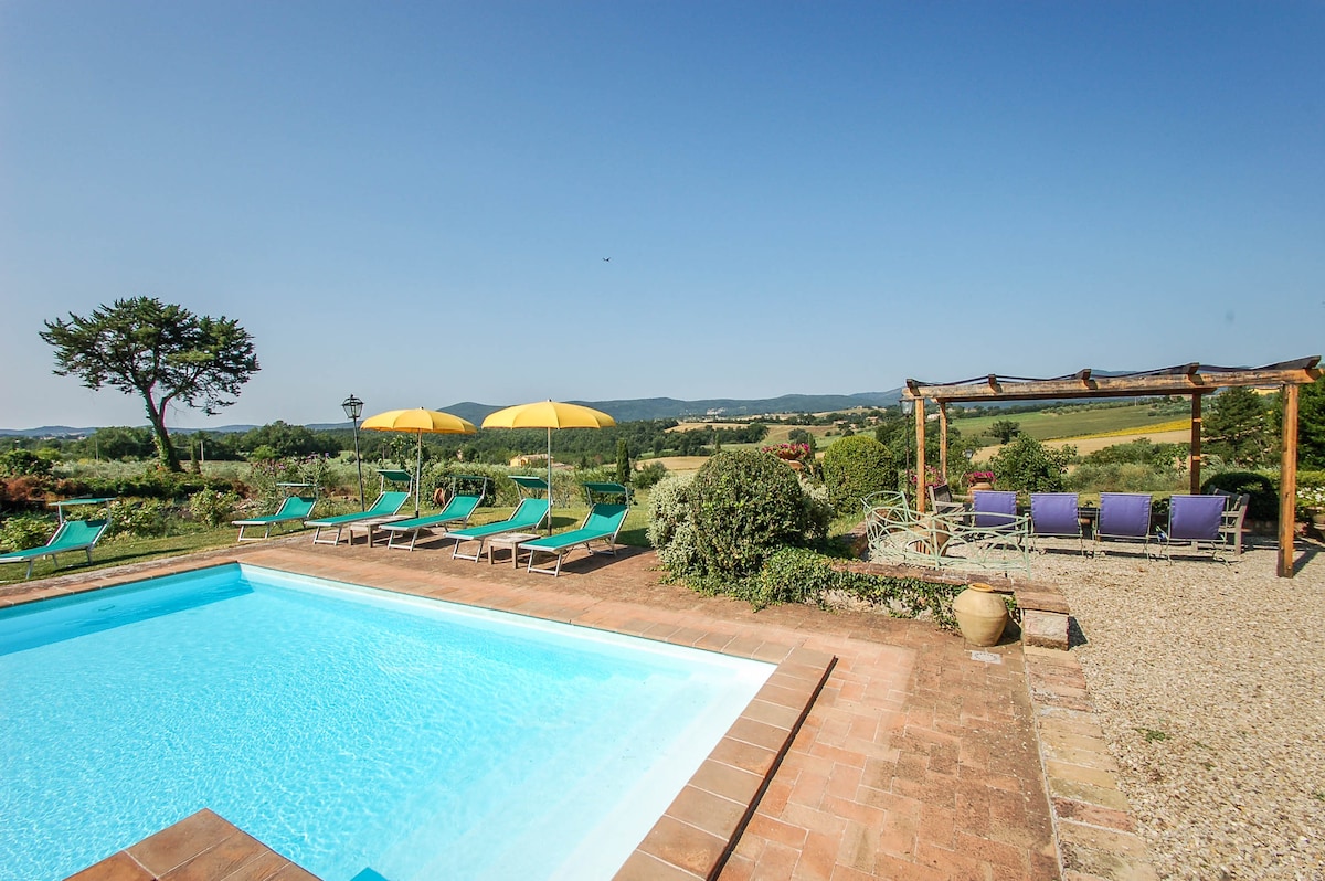 House with private/fenced pool 16km from Todi