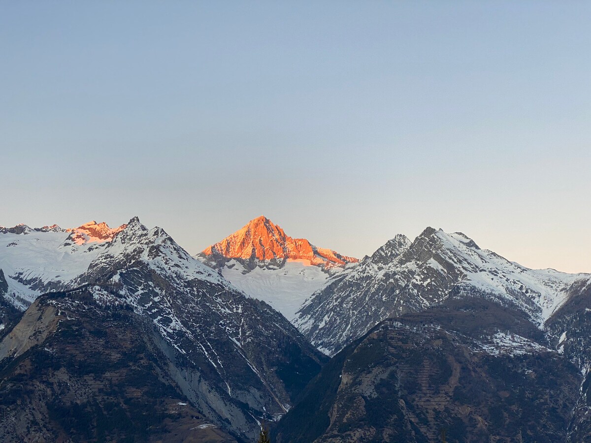 瓦莱山间舒适大型公寓