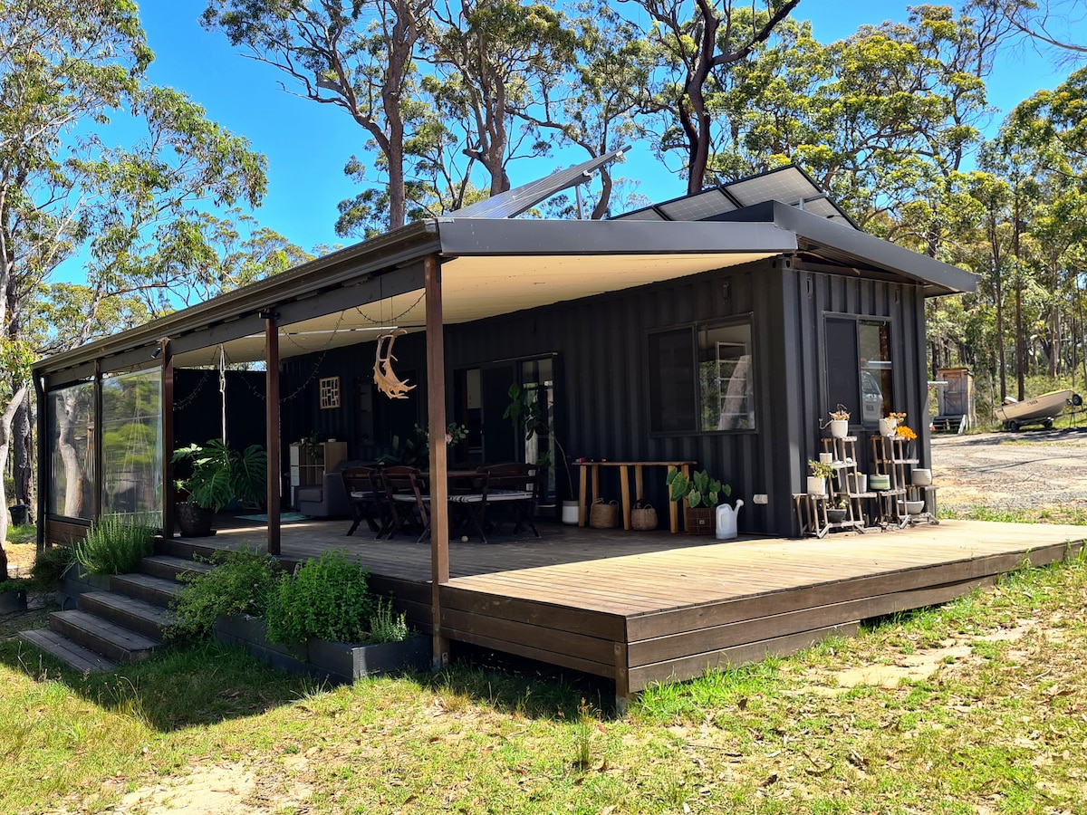 Tiny Home Oasis: Off-Grid Getaway in Jervis Bay