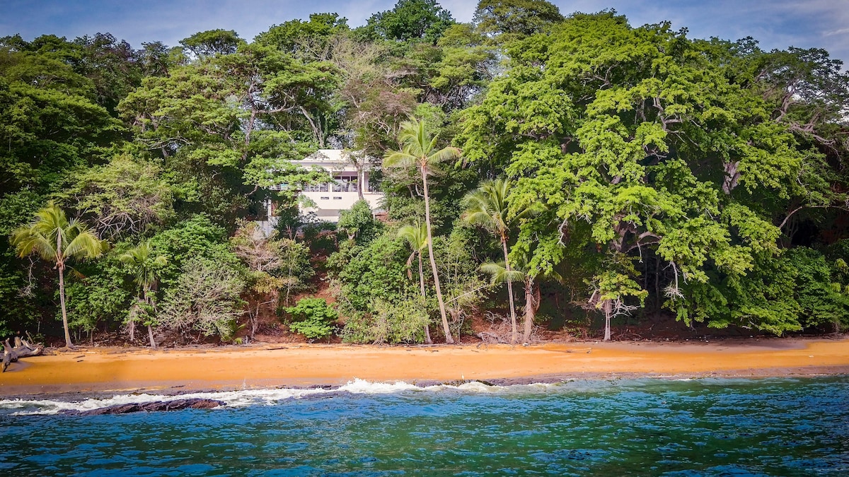 壮丽的海景，私人海滩通道，泳池