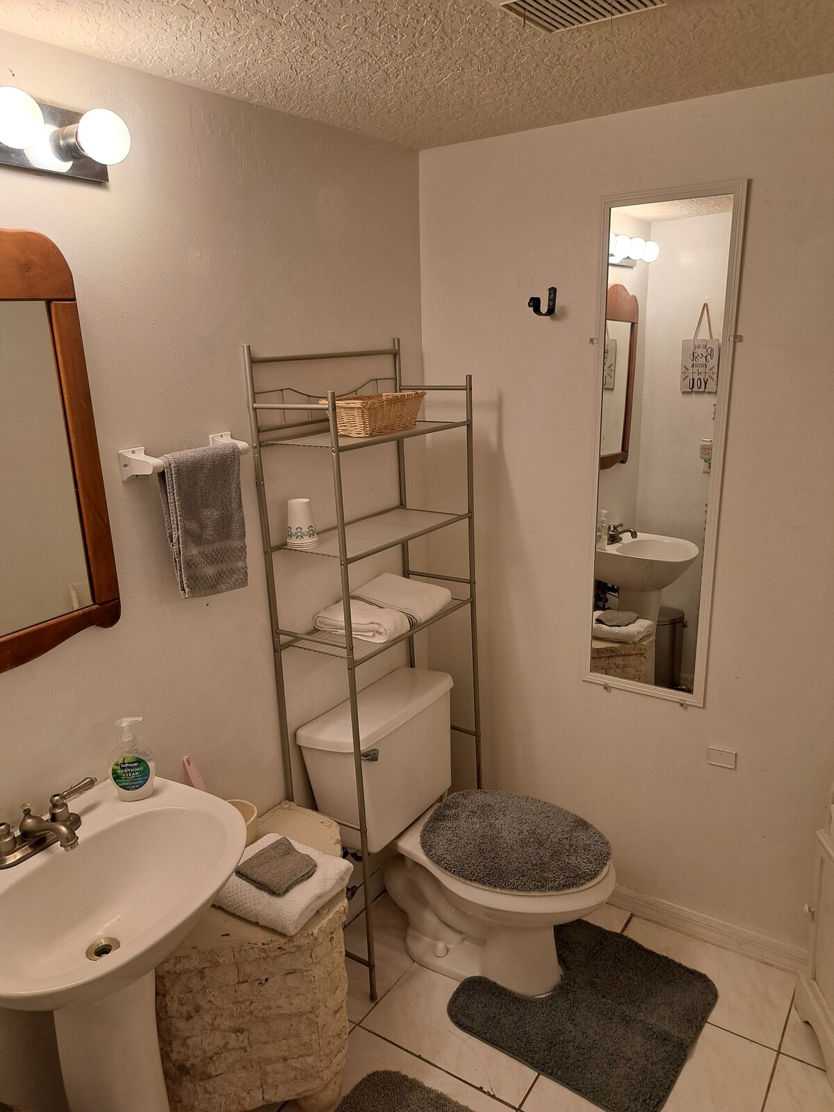 private Roomwith private powder Room bathroom