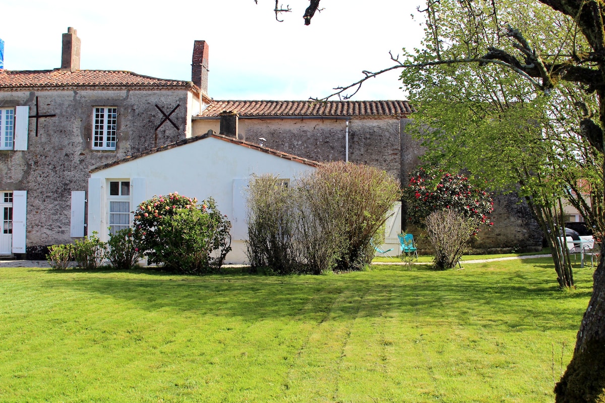 Vendée老房子迷人的小屋-游泳池