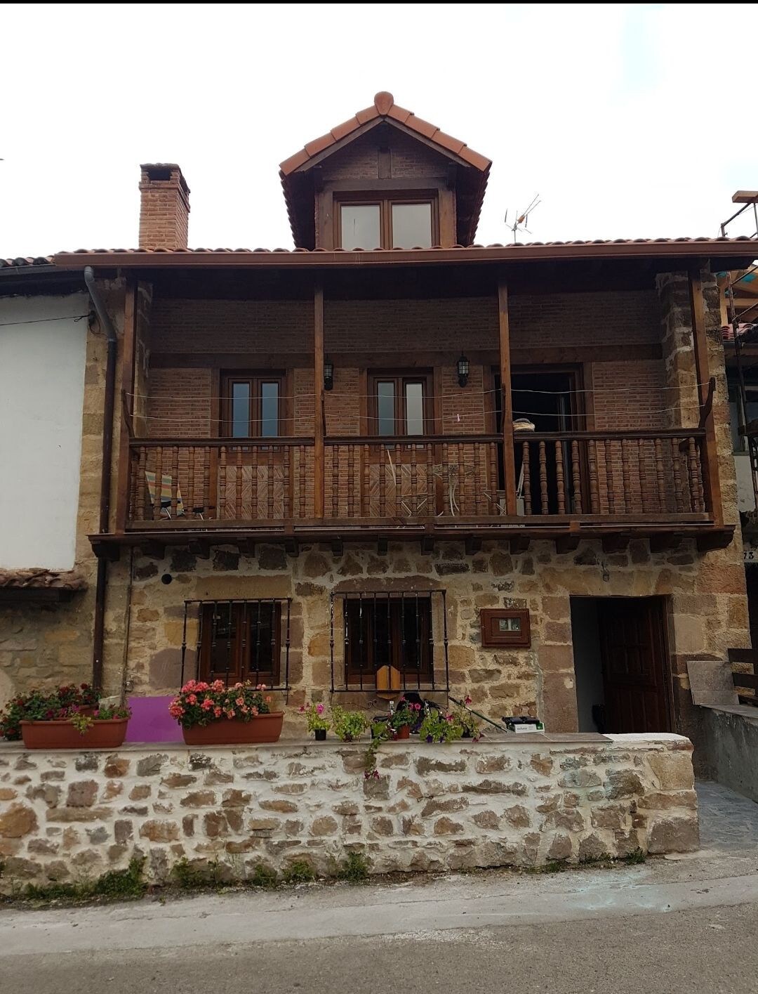Bonita y amplia casa en pequeño pueblo de montaña