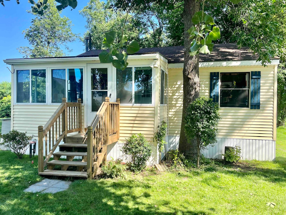 Cozy Colchester Cottage