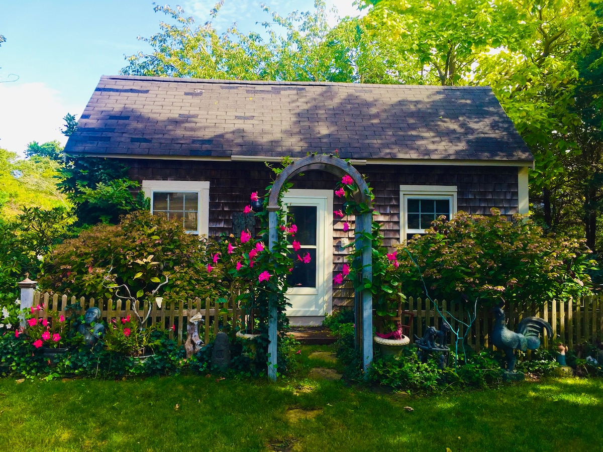 Charming Antique Cape Cod Cottage