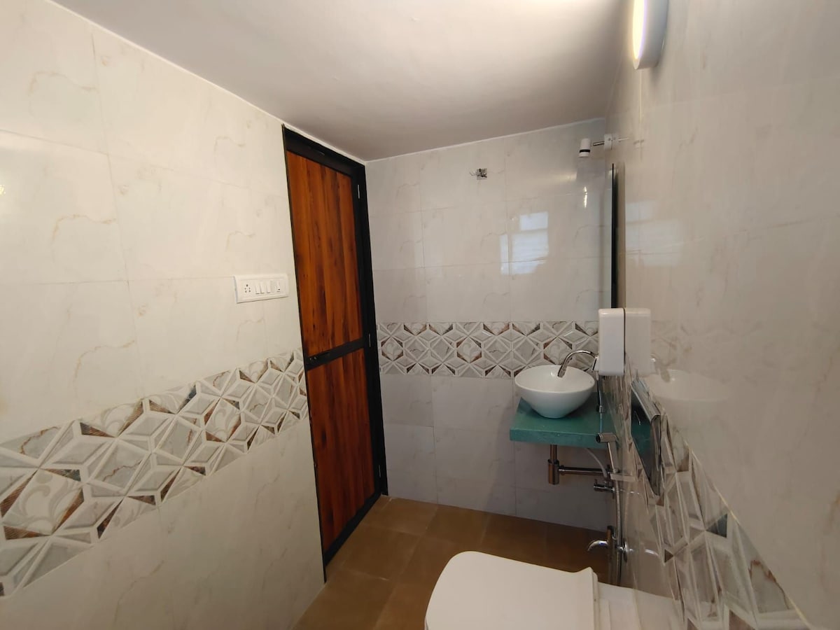 Fascinate room in kandivali east