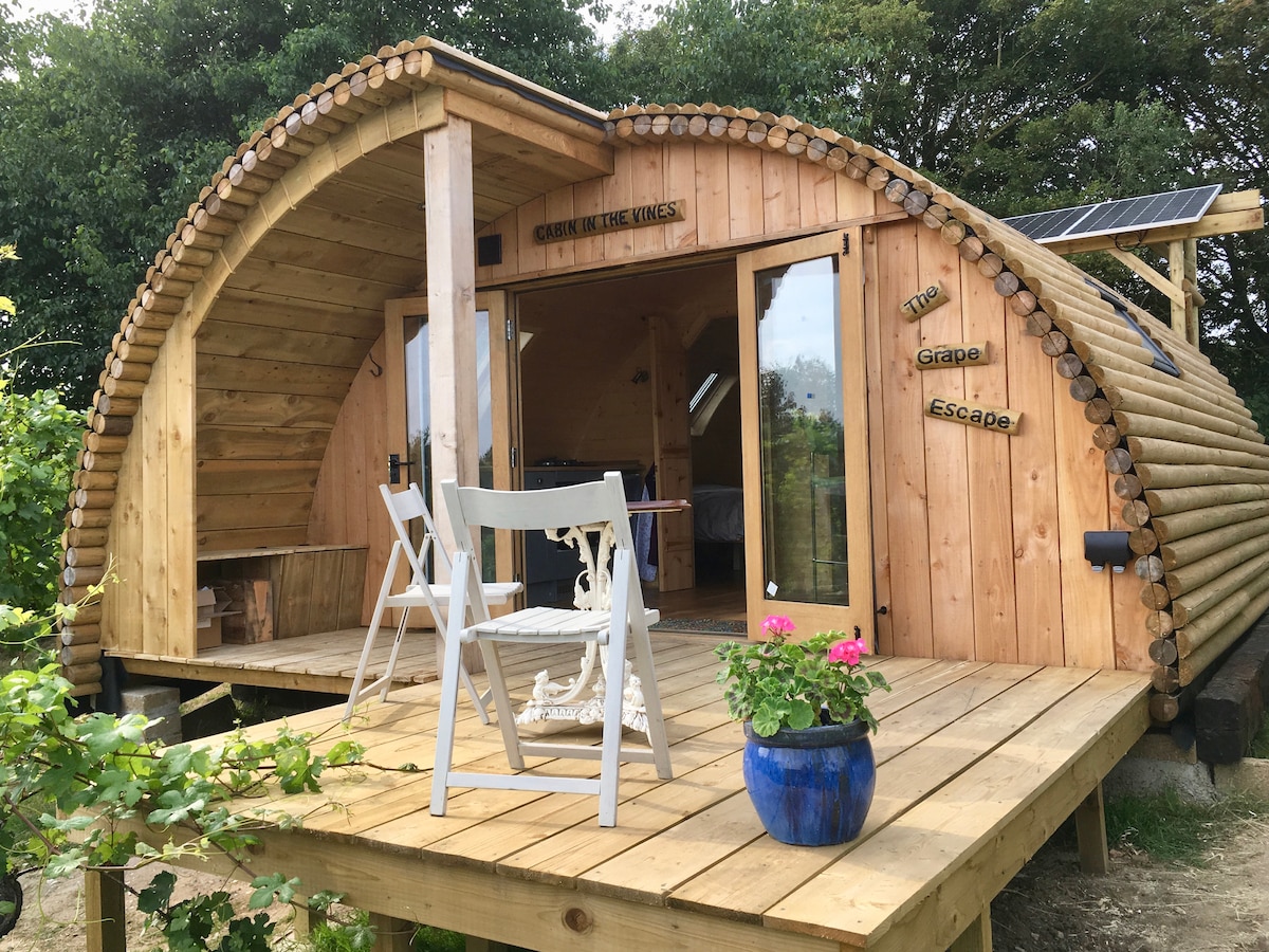 Cosy Vineyard Eco Cabin nr Halesworth & Southwold