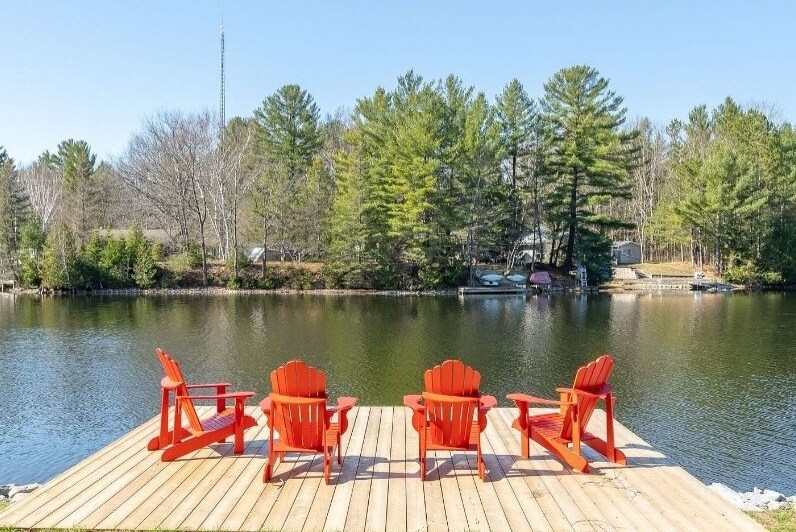 Cozy Lakefront Cottage, Kawarthas