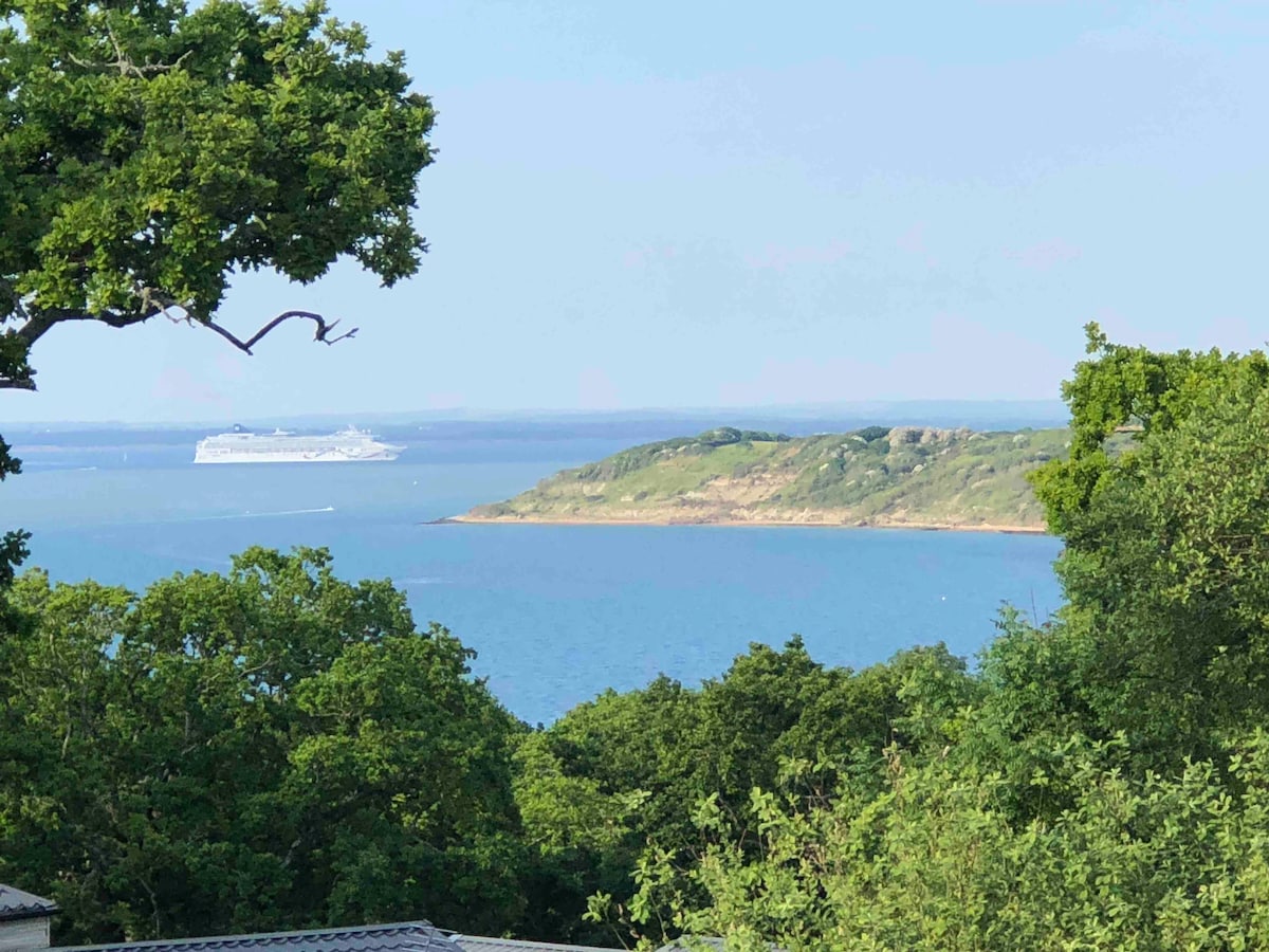 Lovely cabin with sea views Save on ferry crossing