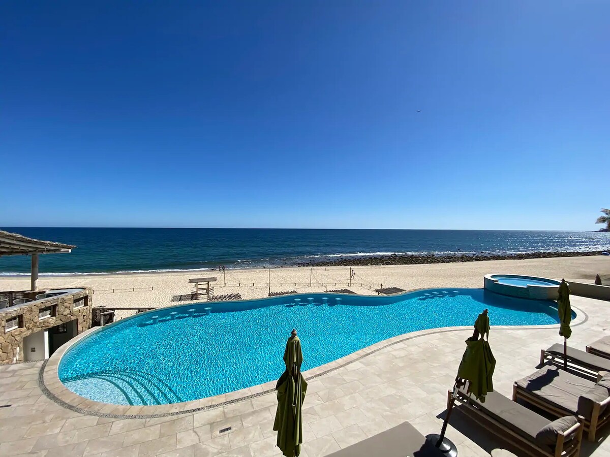 BEACHFRONT 3Bed/2Bath Luxury Beach/Surfer paradise