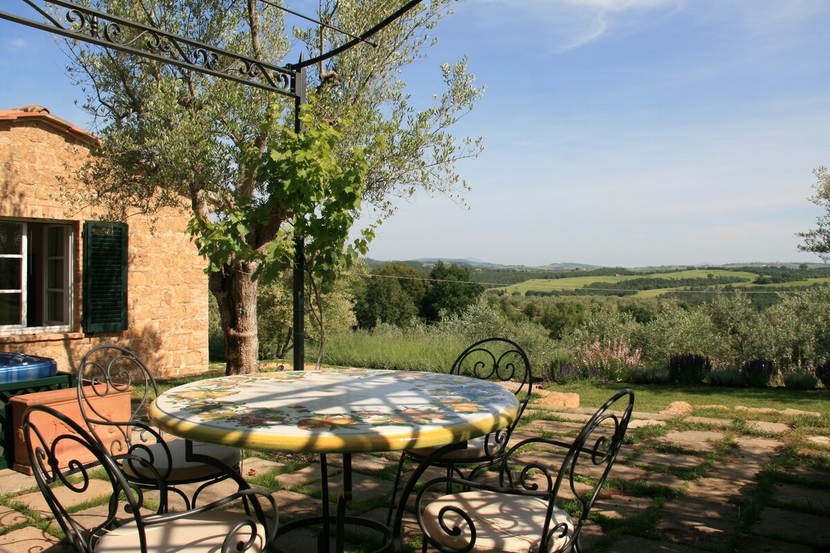 Panoramic view & outdoor jacuzzi - Pienza