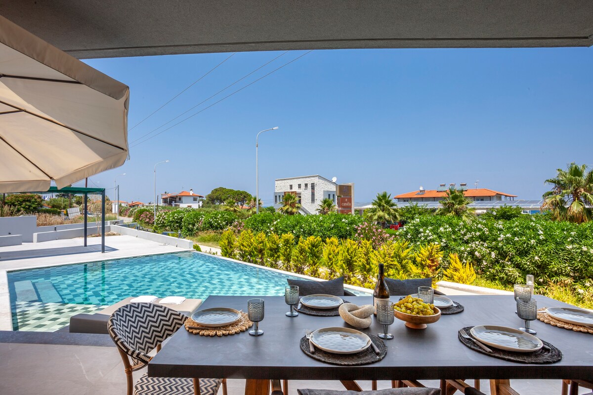 Sea View Maisonette with Pool