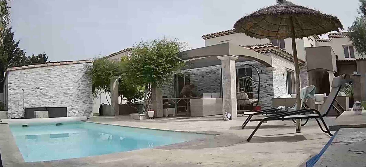 美丽的6卧别墅，设有泳池，位于马赛