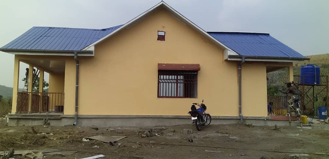 A cheerful 3 bedroom farm house in full nature