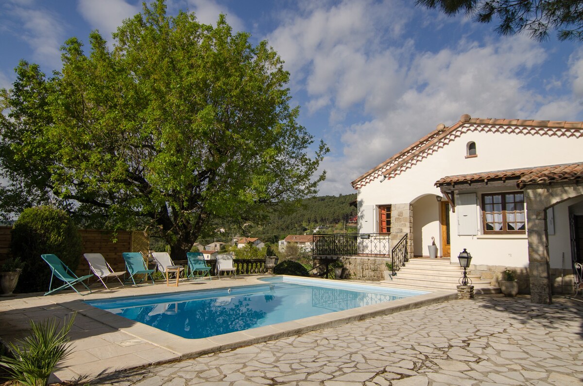 Villa  climatisée, avec piscine en Sud-Ardèche