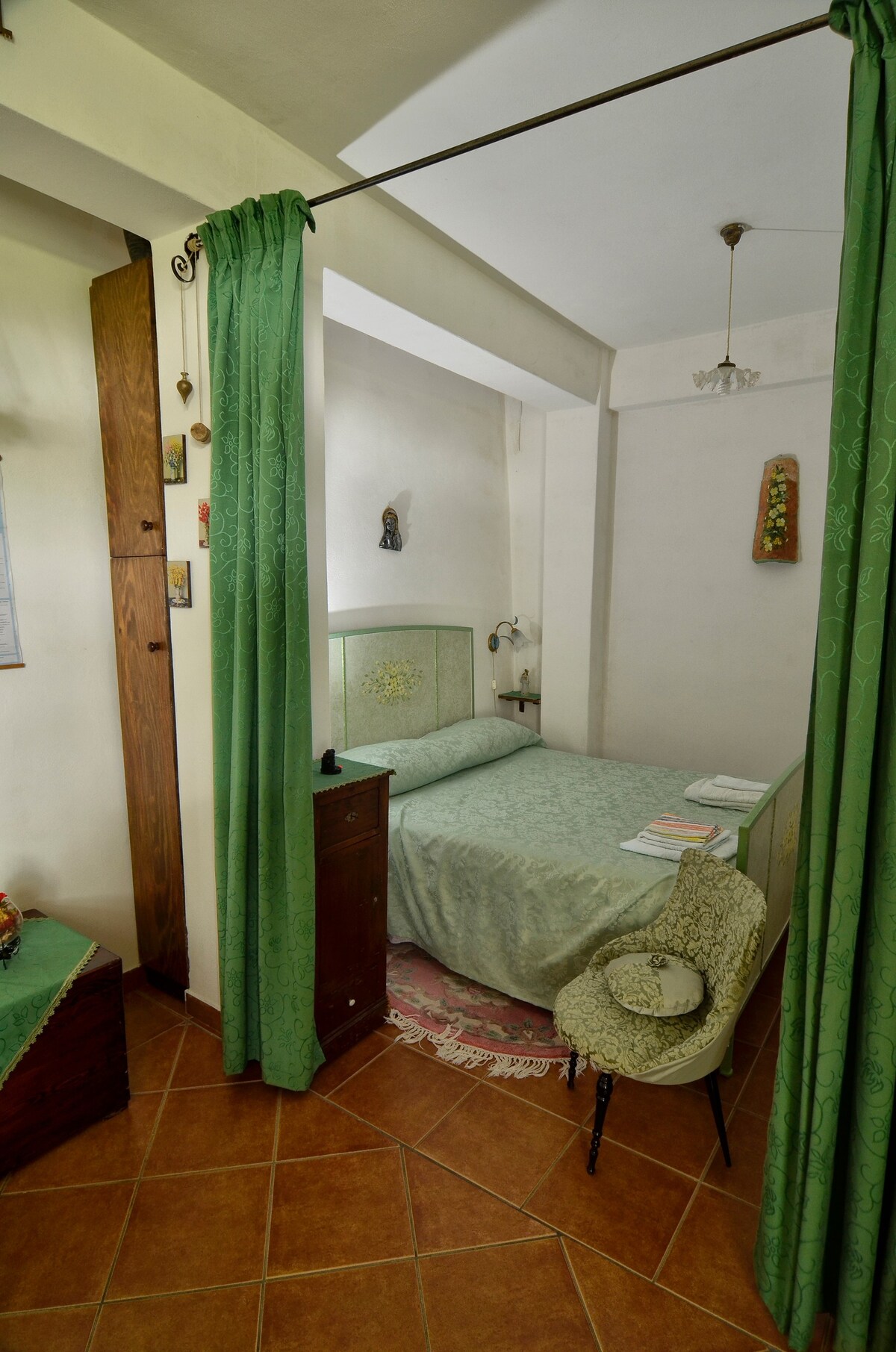 Etna-Mare ：「古代平衡」单间公寓