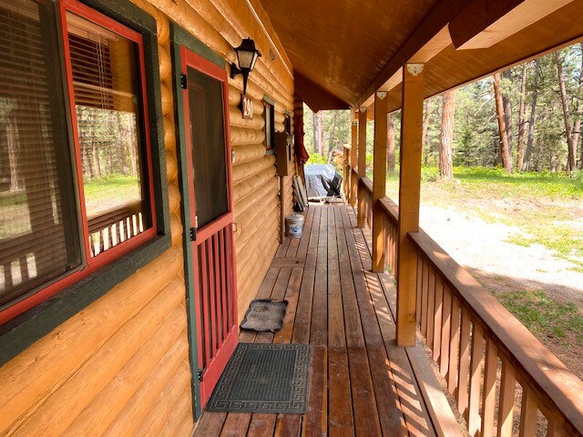 炼狱滑雪度假村附近的温馨木屋带热水浴缸的舒适木屋