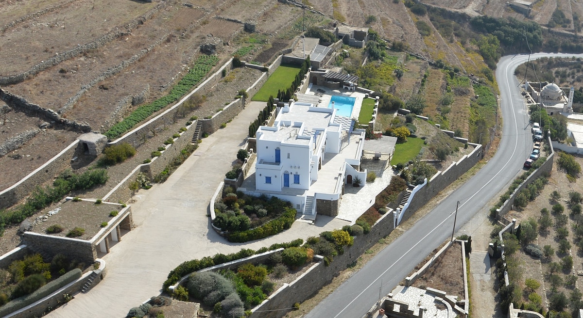 Tinos Sky别墅，设有8间卧室和泳池