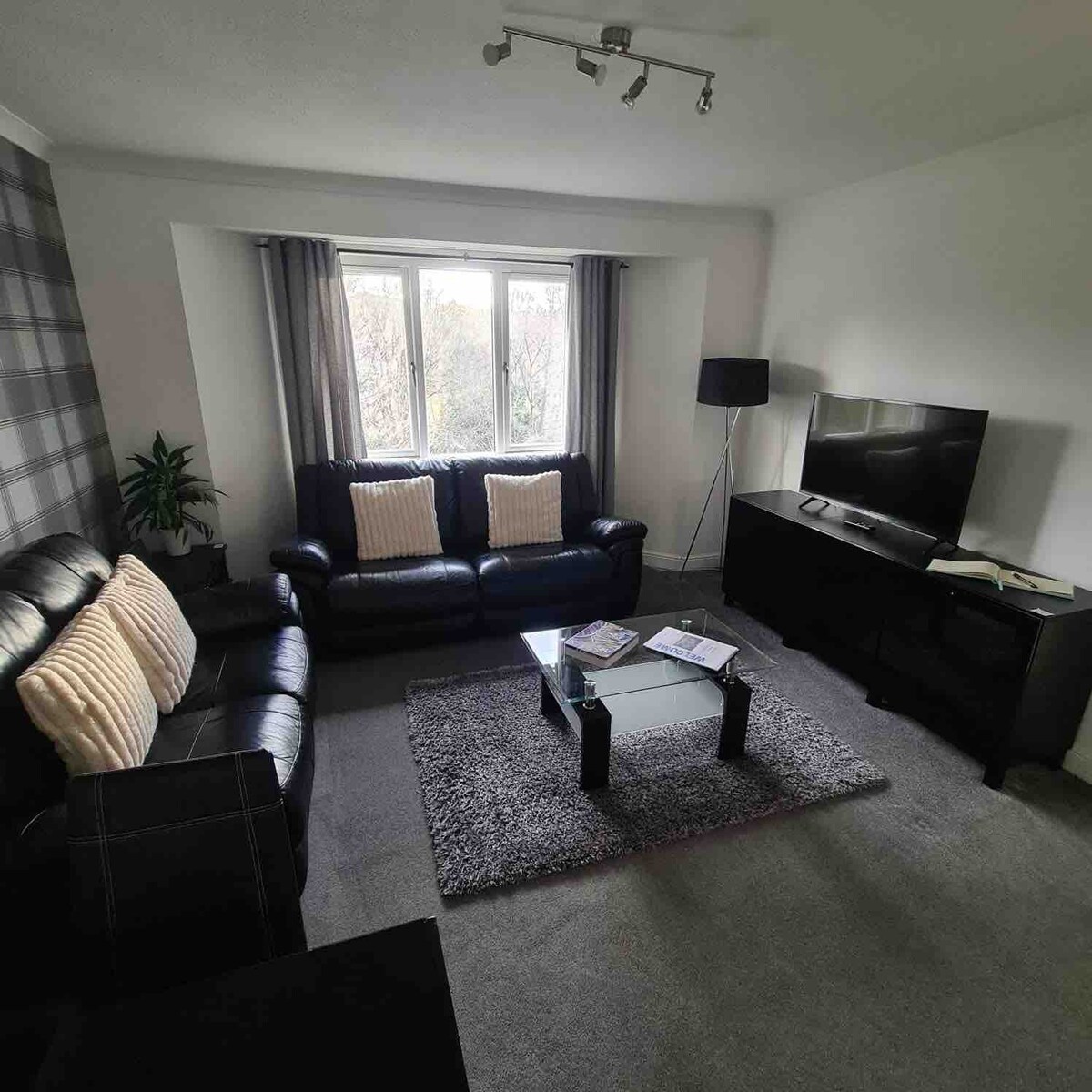 Levenhowe Holiday Apartment, Balloch, Loch Lomond