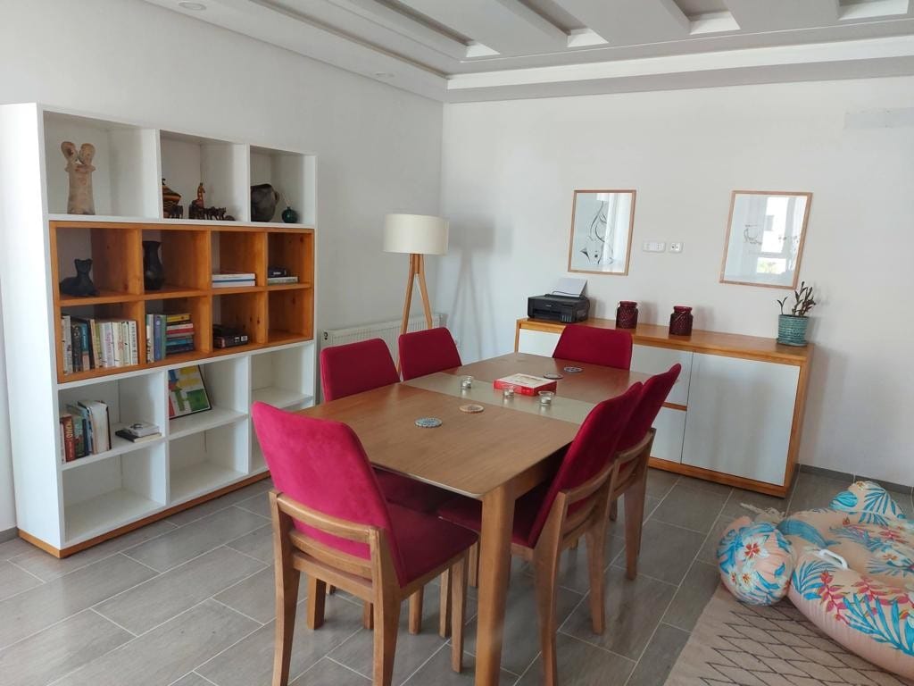 Spacious room, 5 min drive to beach, La Marsa