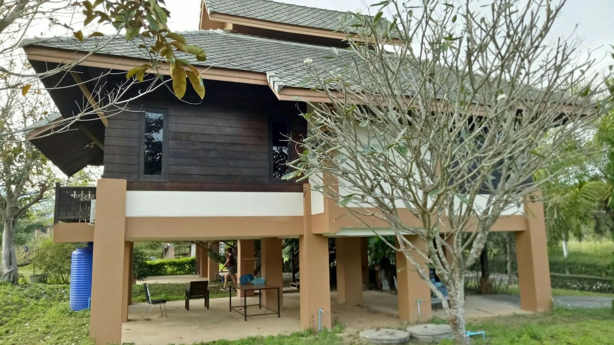 PAI现代泰式家庭住宅