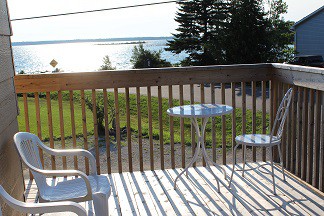 Lookabout Bay Waterview Cottage - The Lakehouse